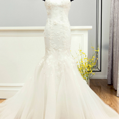 Floral Lace Appliques Strapless Straight Across..