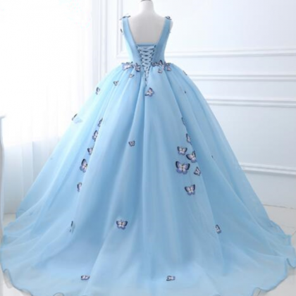 Light Blue Ball Gown Prom Dress Without Sleeves..