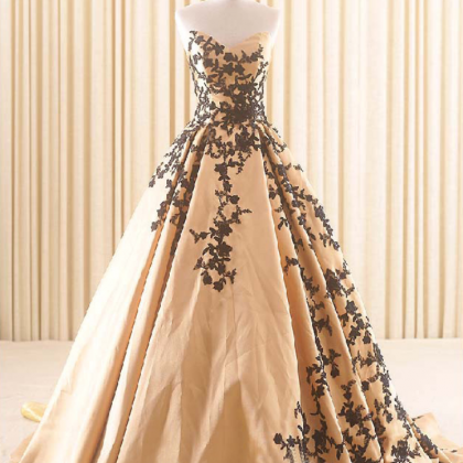 Vintage Applique Prom Quinceanera Dresses..
