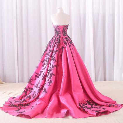 Vintage Applique Prom Quinceanera Dresses..