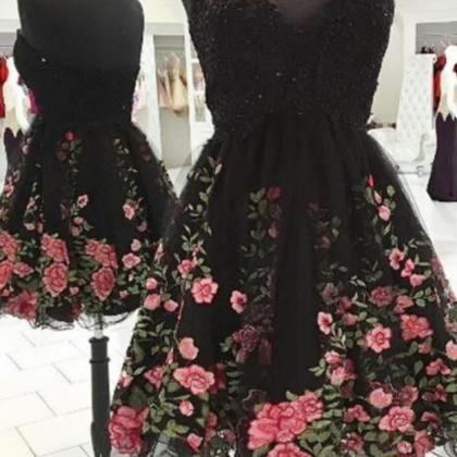 Sweetheart Knee-length Sequined Black Prom Dress..