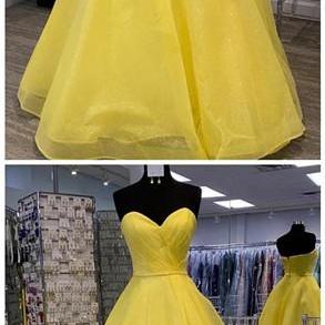 Yellow Tulle Sweetheart Neck Long Graduation Dress..