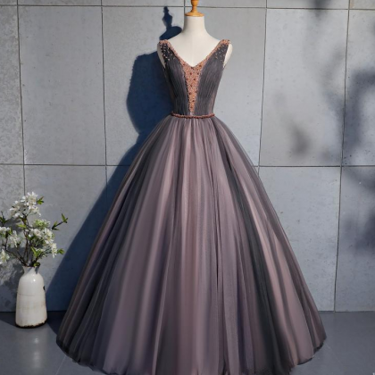 Sexy V-neck Lace Beading Ball Gown Quinceanera..