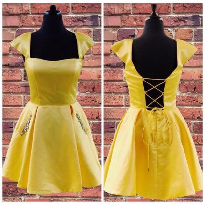 Cap Sleeved Lace-up Back Short Yellow Hoco Party..