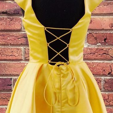 Cap Sleeved Lace-up Back Short Yellow Hoco Party..