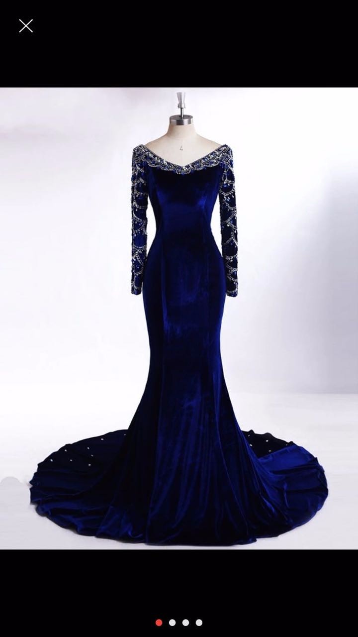 Mermaid Prom Dress V-neck Evening Gowns With Beaded Crystal Long Sleeve Sweep Train Satin