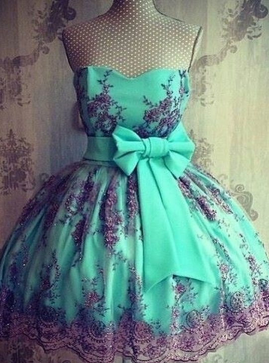 Short Lovely Appliques Bowknot Sash Sweetheart Lace Homecoming Dresses