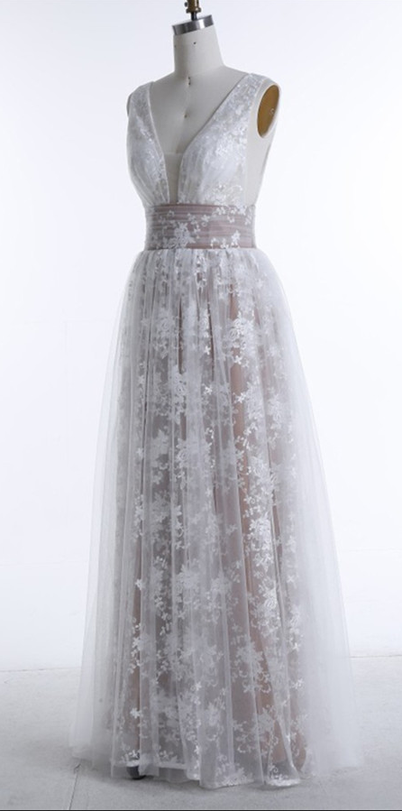 Elegant Sleeveless Formal Dress Deep V-neck Lace Tulle Prom Dress