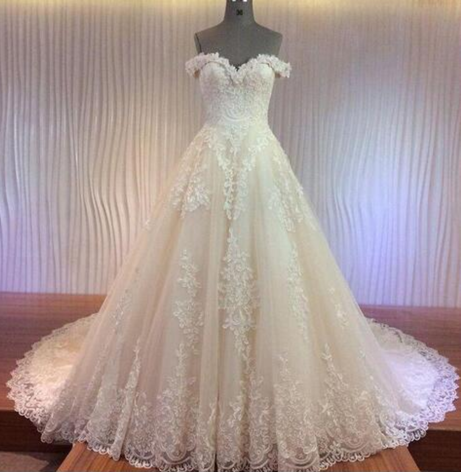 Wedding Dresses 2018 With Luxury Corded Lace Appliques