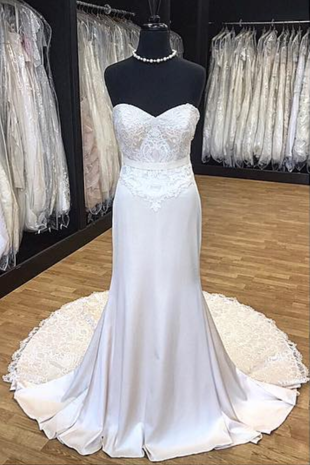 Strapless Sweetheart Lace Appliqués Mermaid Wedding Dress Featuring Lace Train