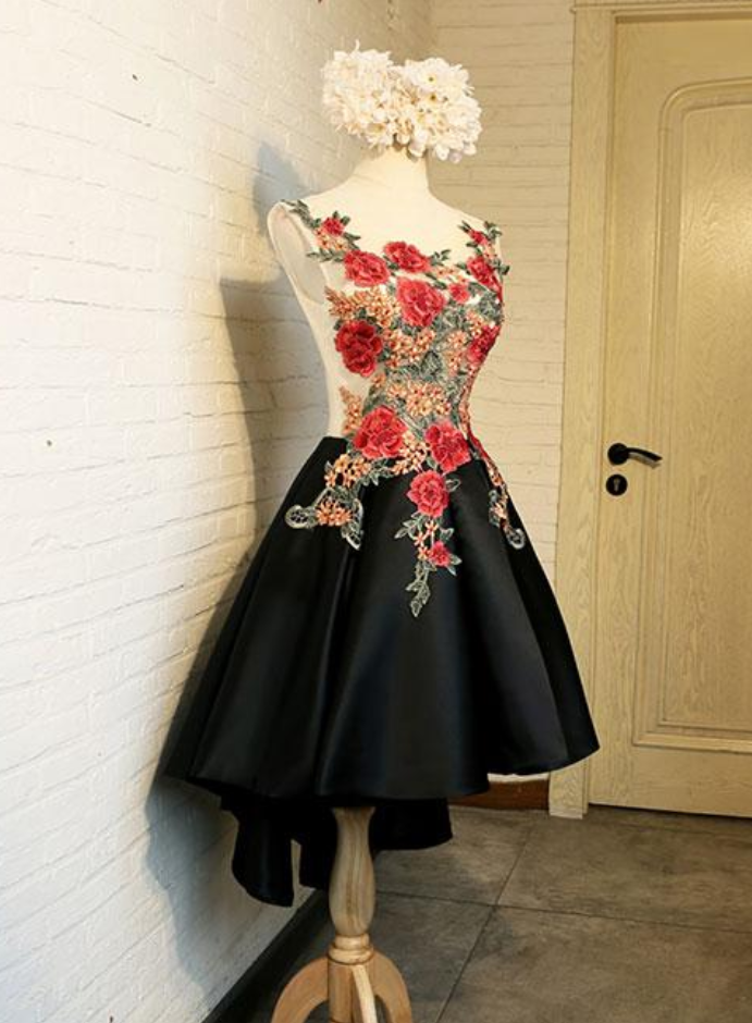 Floral Black Round Neck Lace Applique Short Prom Homecoming Dress