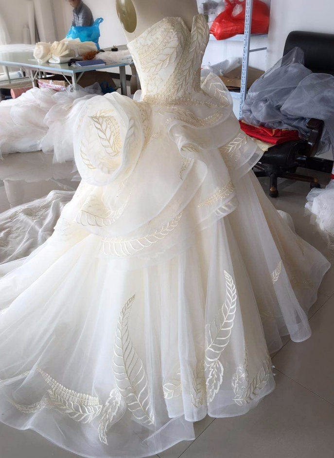 Wedding Dresses Sleeveless Ivory Wedding Dress With Leaves Pattern Lace