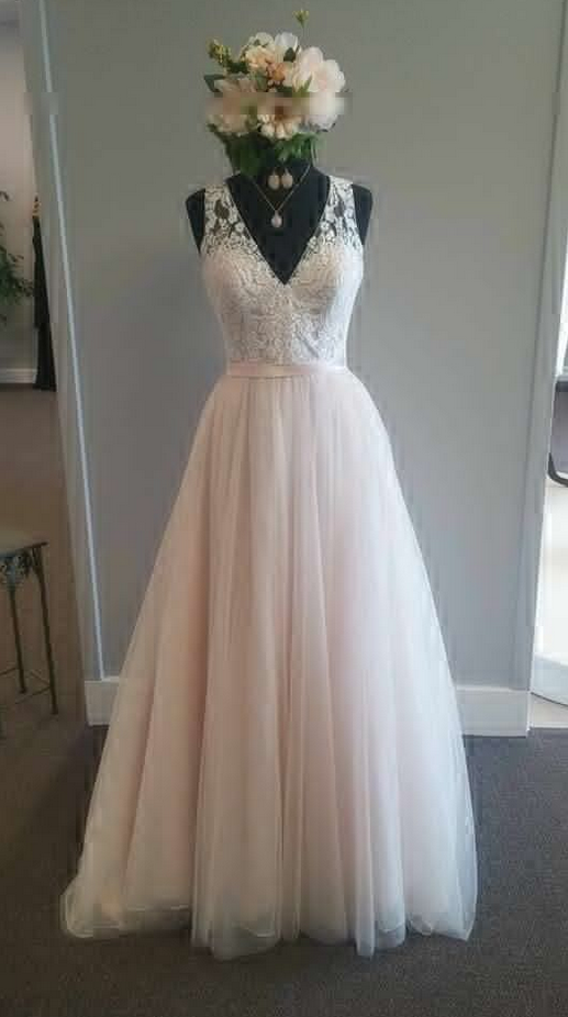 Vintage Long Tulle Wedding Gown Featuring Lace Plunge V Bodice A-line V-neck Bridal Gowns