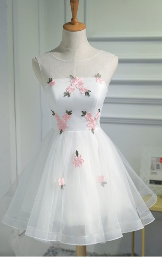 White Tulle Short Homecoming Dresses With Applique