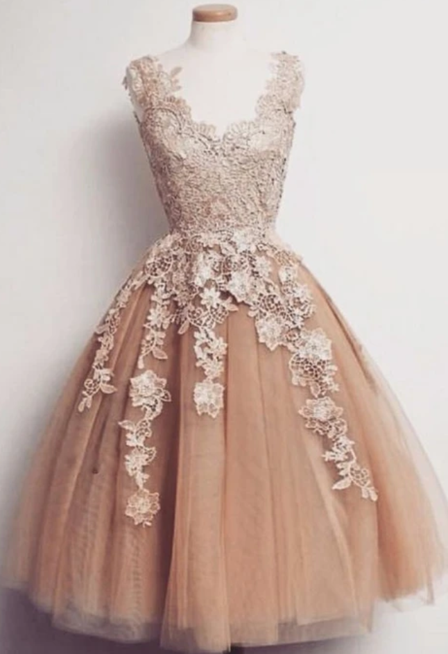 A Line V Neck Lace Appliques Short Above Knee Length Champagne Real Sample Party Gowns Girls Short Homecoming Dresses