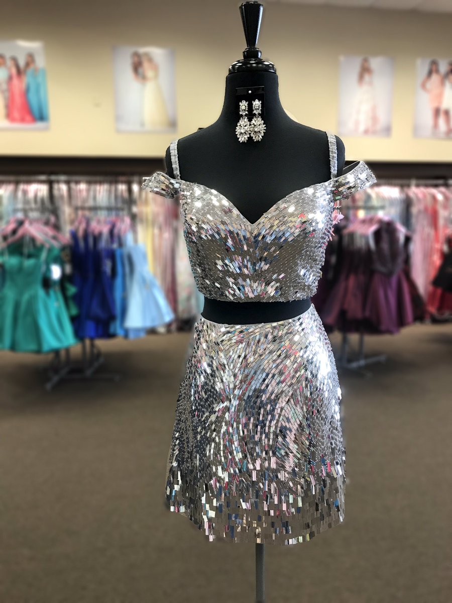Sparkle A Line Homecoming Dresses 2018 Off The Shoulder Sleeveless Beading Crystals Cocktail Dresses Party Gowns Vestidos