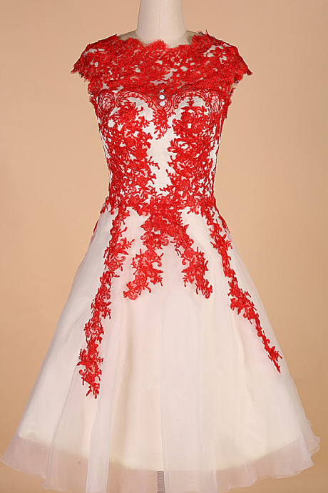 Elegant Scalloped Neck Prom Dresses, Cap Sleeve Tulle Prom Gowns With Lace Appliques, Red Knee-length Prom Dresses