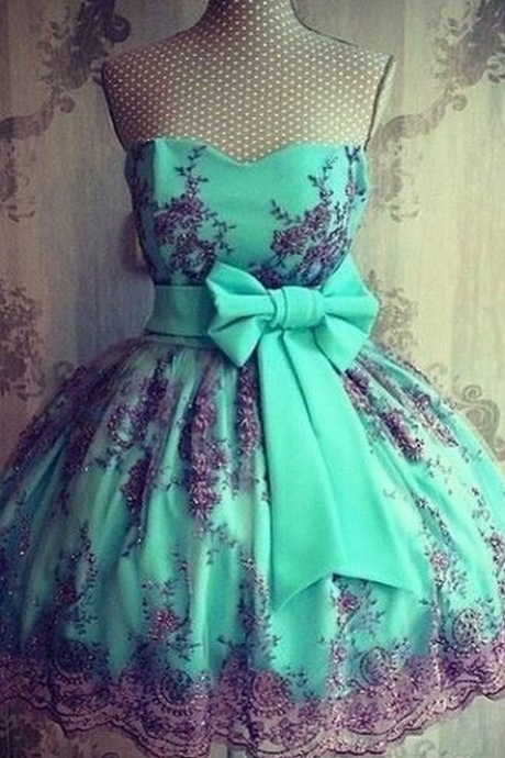 Short Lovely Appliques Bowknot Sash Sweetheart Lace Homecoming Dresses