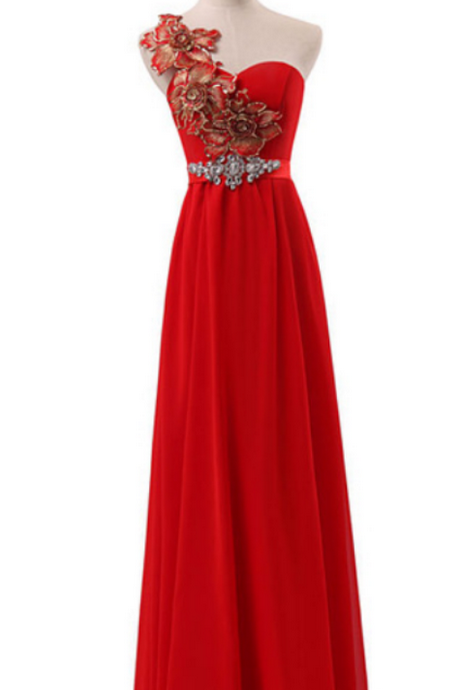 The Red Sleeveless Ball Gown With A Formal Evening Gown