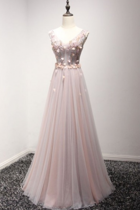 Romantic A-line V-neck Floor-length Tulle Prom Dress With Appliques Lace