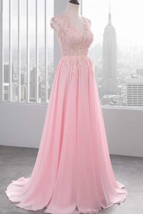 Chiffon Gown With A Long Evening Gown Was A Formal Evening Gown