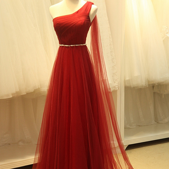 Simple red hot sale gown