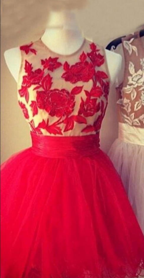 Simple Ball Gown Scoop Sleeveless White Tulle Homecoming Dress With Appliques main image 1